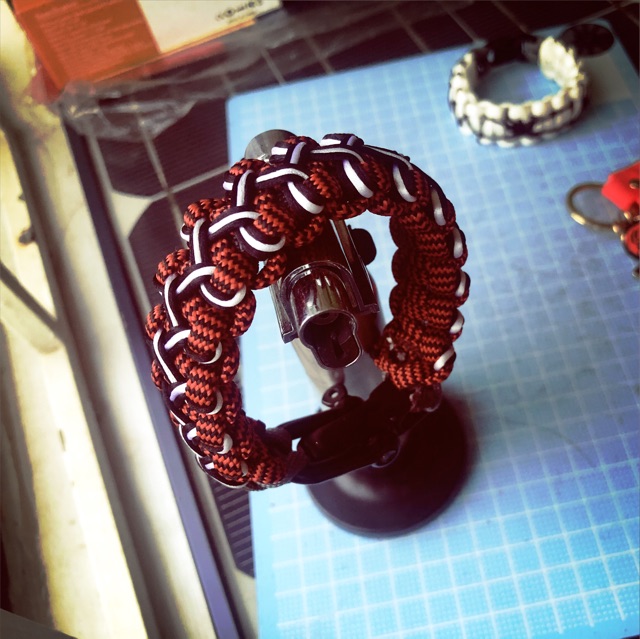 Vòng tay sinh tồn - Paracord Bracelet