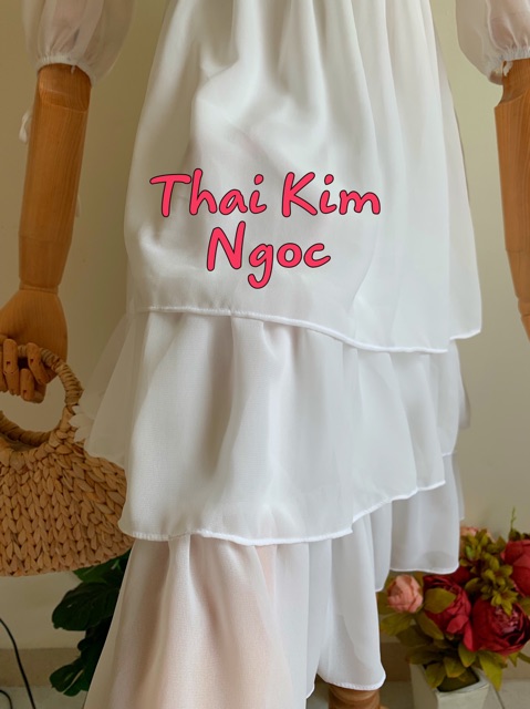 Đầm trắng xoè voan tầng dễ thương