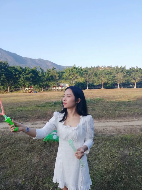 Váy trắng cổ vuông tay dài Hàn Quốc