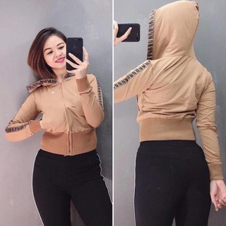 Áo khoác nữ da cá lửng croptop thêu chữ F viền tay nón