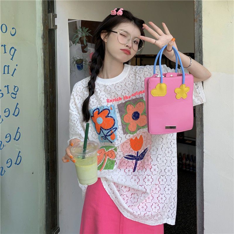 Áo thun nữ đáng yêu màu trắng ren đục lỗ in hình 4 bông hoa dáng rộ g oversize