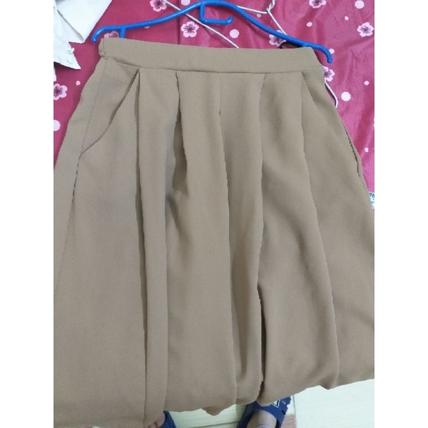 Quần váy xếp li màu nâu size S-M thanh lý