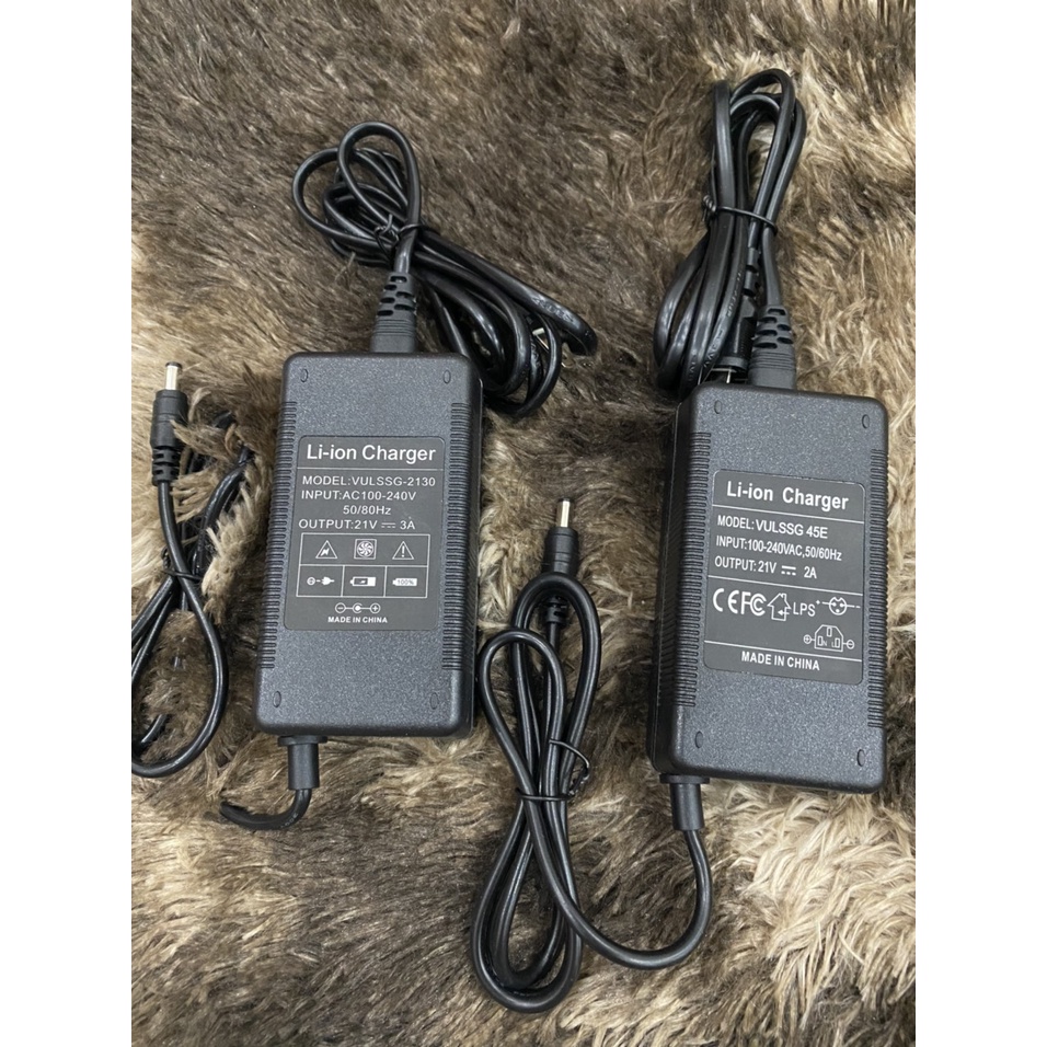 Sạc 5S 21V - 3A chuyên pin Li-ion ,có quạt tản nhiệt và đèn led báo đầy. BN.