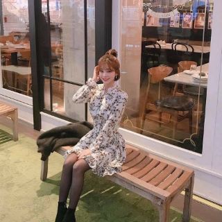 ĐẦM HOA XÒE CÓ NHÚN EO