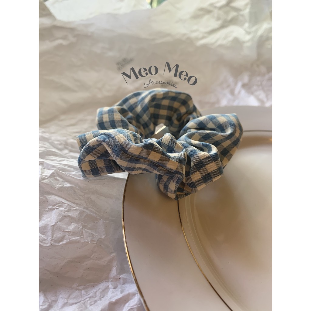 Buộc tóc scrunchie vải kẻ caro sắc màu cho nàng năng động