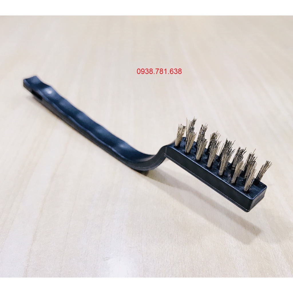 Bàn Chải Cán Nhựa Cong Nhỏ Inox