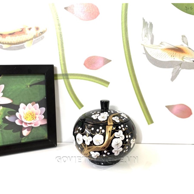 Hũ Sơn Mài Tròn Đắp Nổi Φ11cm - Vẽ hoa mai trắng & nền đen