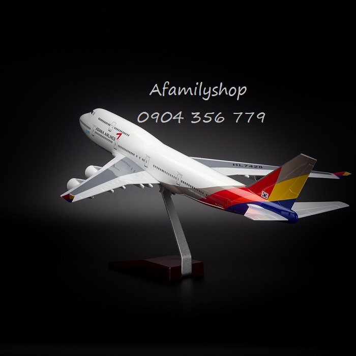 Mô hình máy bay Asiana  Boeing B747 có bánh xe và led