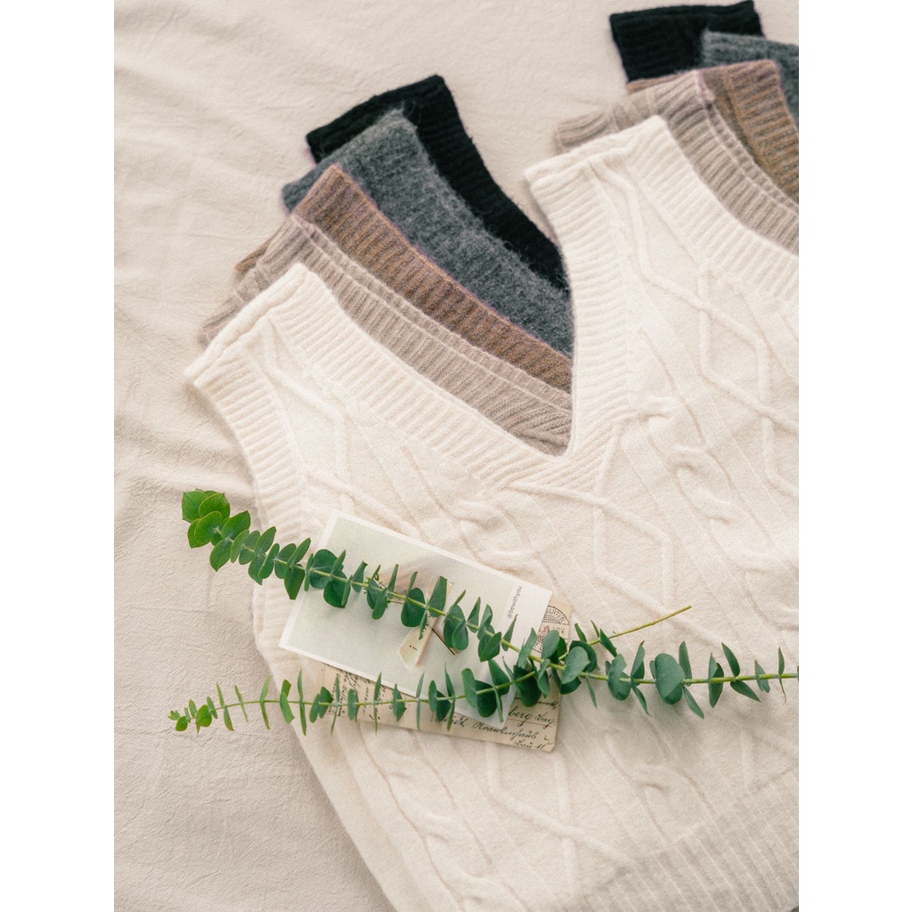 Áo gile len thu đông nữ MADELEN dáng cổ V nhiều màu xinh xắn | BigBuy360 - bigbuy360.vn