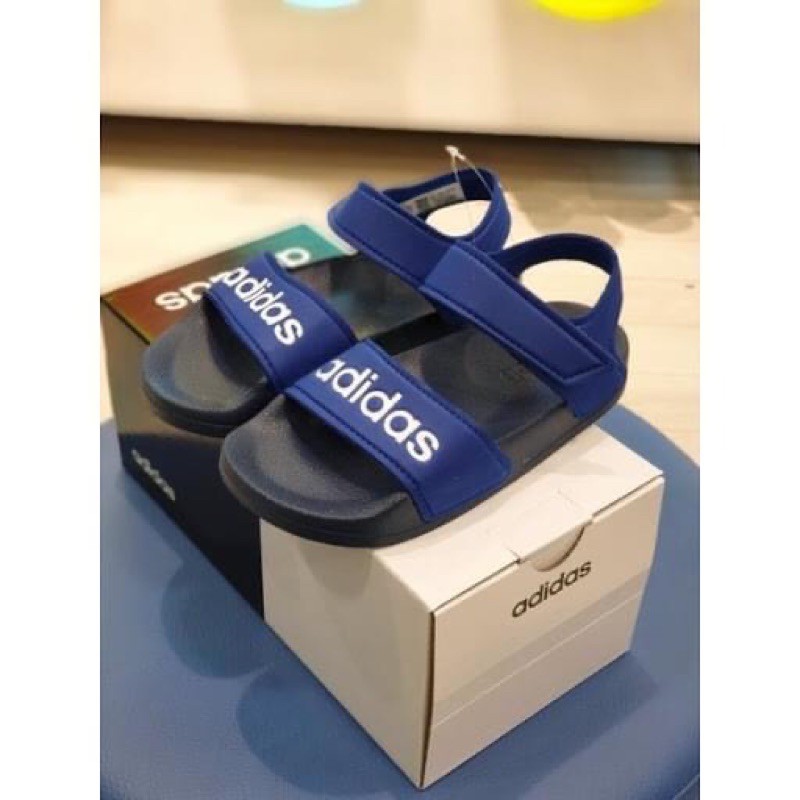 Sandan Adidas cho mẹ và bé