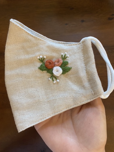 [Mã FAMAYFA2 giảm 10K đơn 50K] Khẩu trang vải linen 3 lớp thêu tay - Hand Embroidered Linen Face Mask | BigBuy360 - bigbuy360.vn