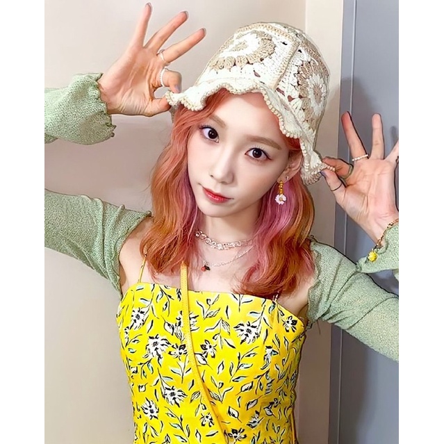 NÓN LEN HANDMADE BUCKET HAT GIỐNG JOY RED VELVET- Nón len hoa ráp Sun flower xinh xẻo Hàn quốc