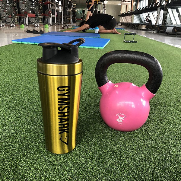 Bình Nước Tập GYM Shaker Inox Có Quai Xách Và Lò Xo Lắc Bột