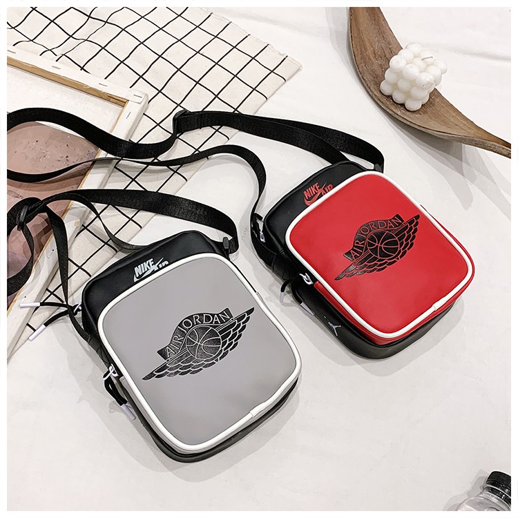 Túi đeo chéo jordan đen đỏ. Túi đeo thể thao jordan