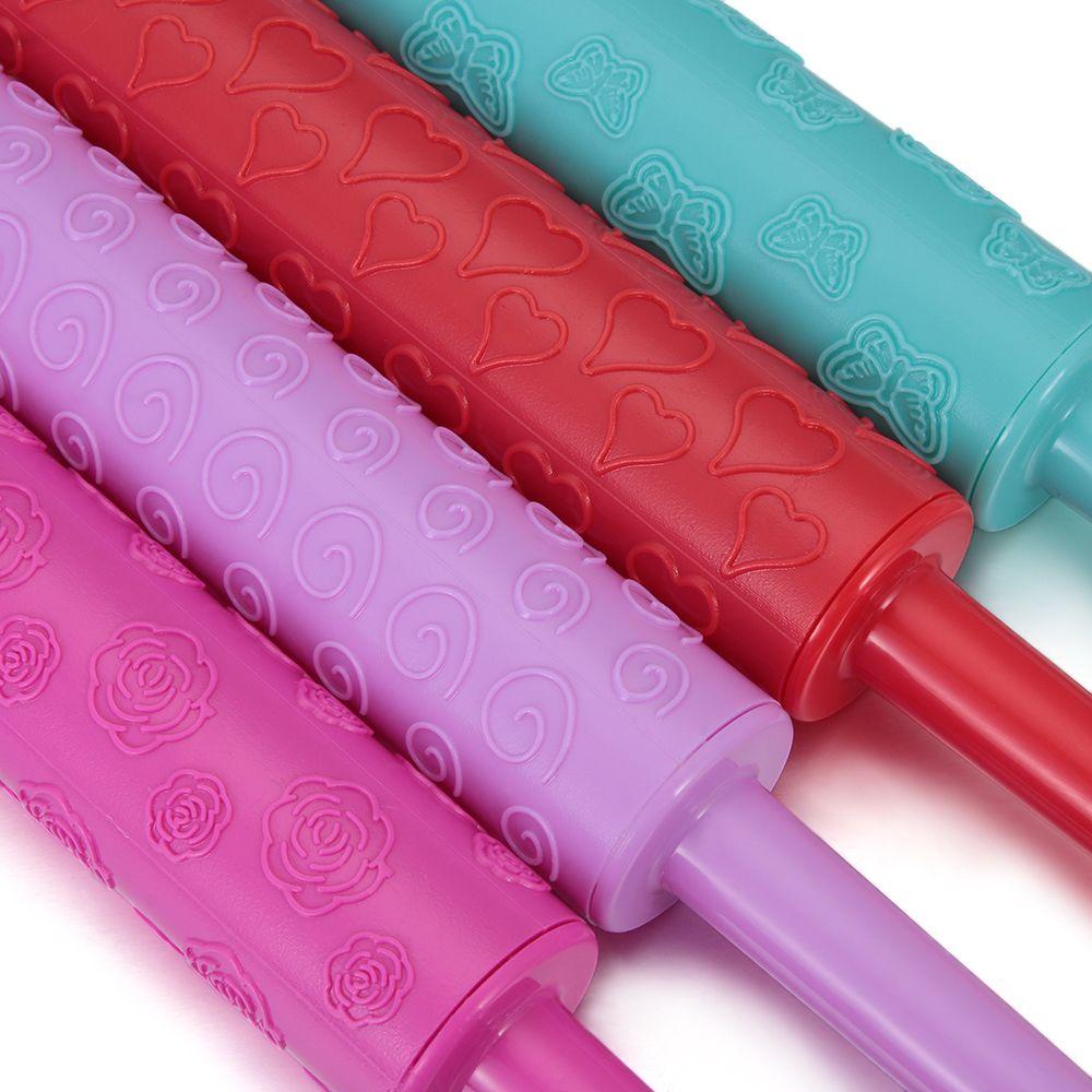 Cây Lăn Bột Làm Bánh Họa Tiết Trái Tim Xinh Xắn Tiện Dụng