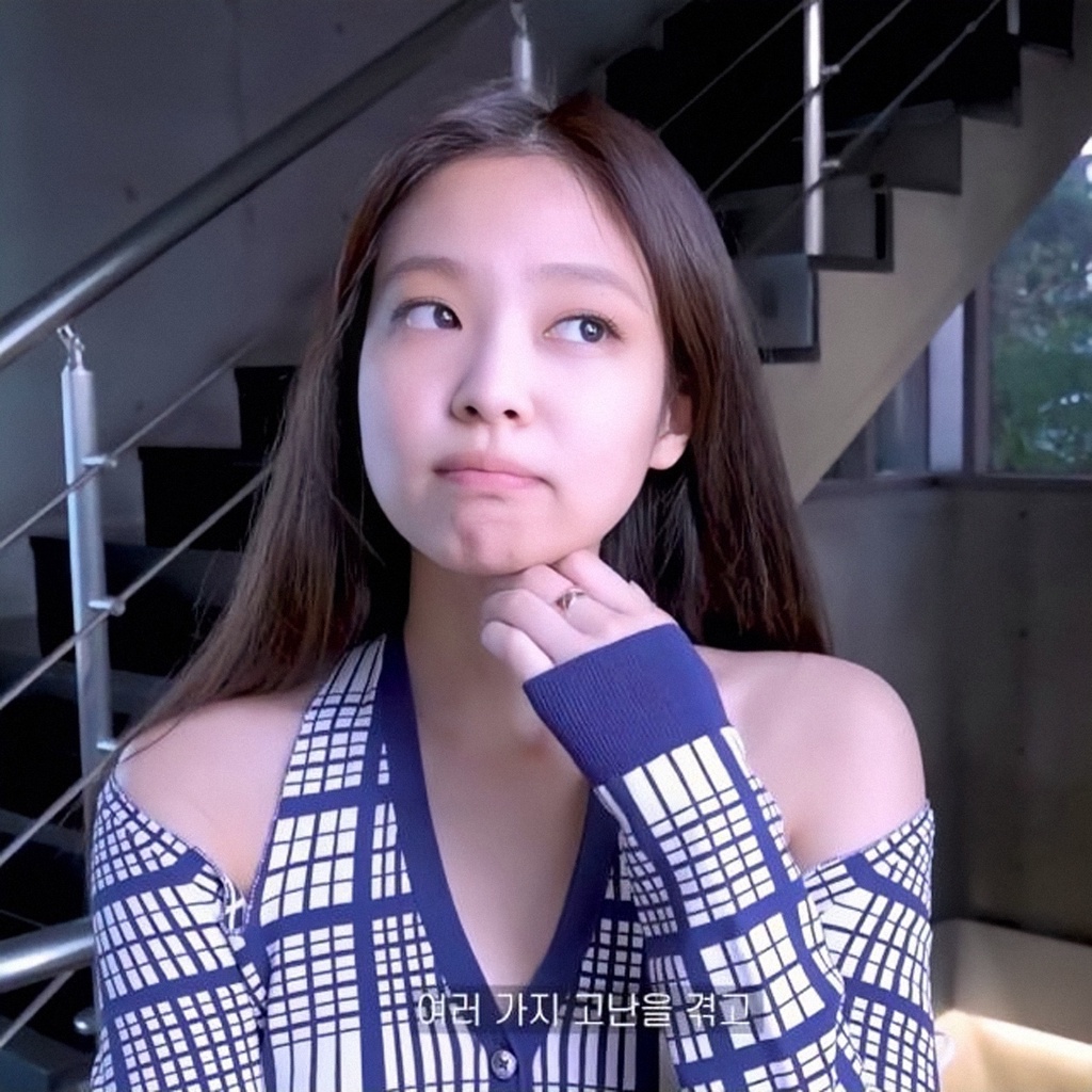 Áo quây kẻ sọc xanh Jennie Blackpink