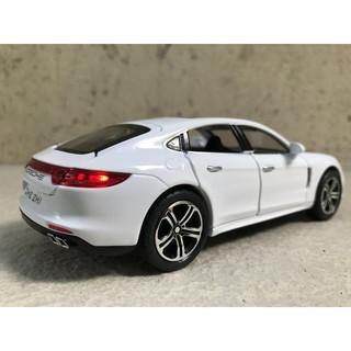 Mô hình xe PORSCHE Panamera 1:32