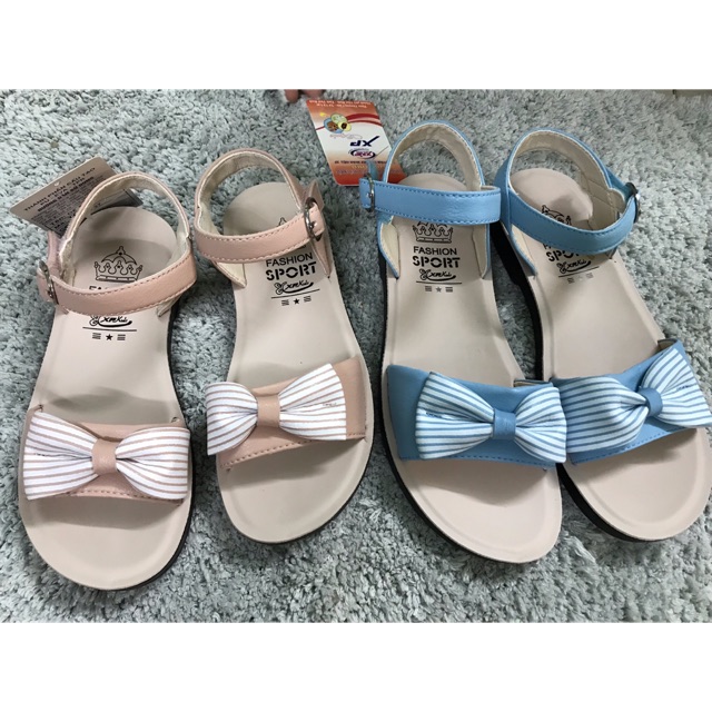Giày sandal bé gái