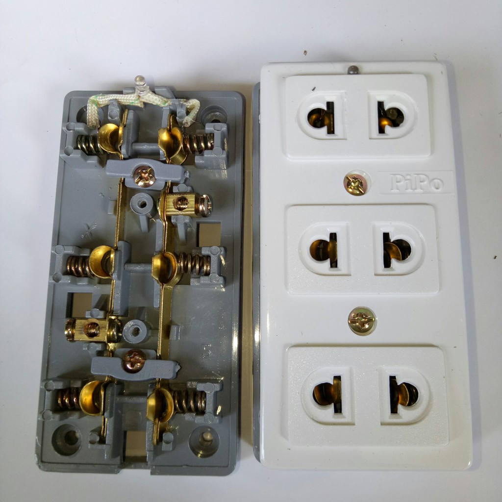 [PIPO] Ổ Cắm 3 Lỗ Cao Cấp P33 (6 Lò Xo Đẩy) CS2200w - Chống Cháy Chống Vở
