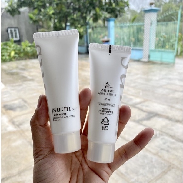 - Sữa rửa mặt sum37 trắng dạng gel phù hợp da nhạy cảm