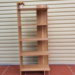 Kệ gỗ góc tường về vân gỗ và mix màu trắng  Bán mấy chục cái như 1 cơn gió   Kt cao : 1m3 Ngang : 50cm  Rộng 40cm   #lẻ