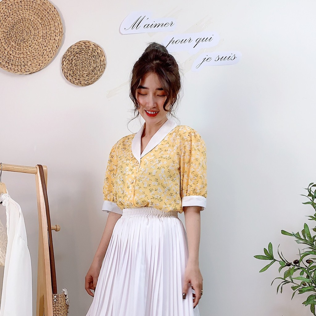 Áo sơ mi hoa MIMIX tay ngắn phồng phối cổ V trắng dạo phố AN2115