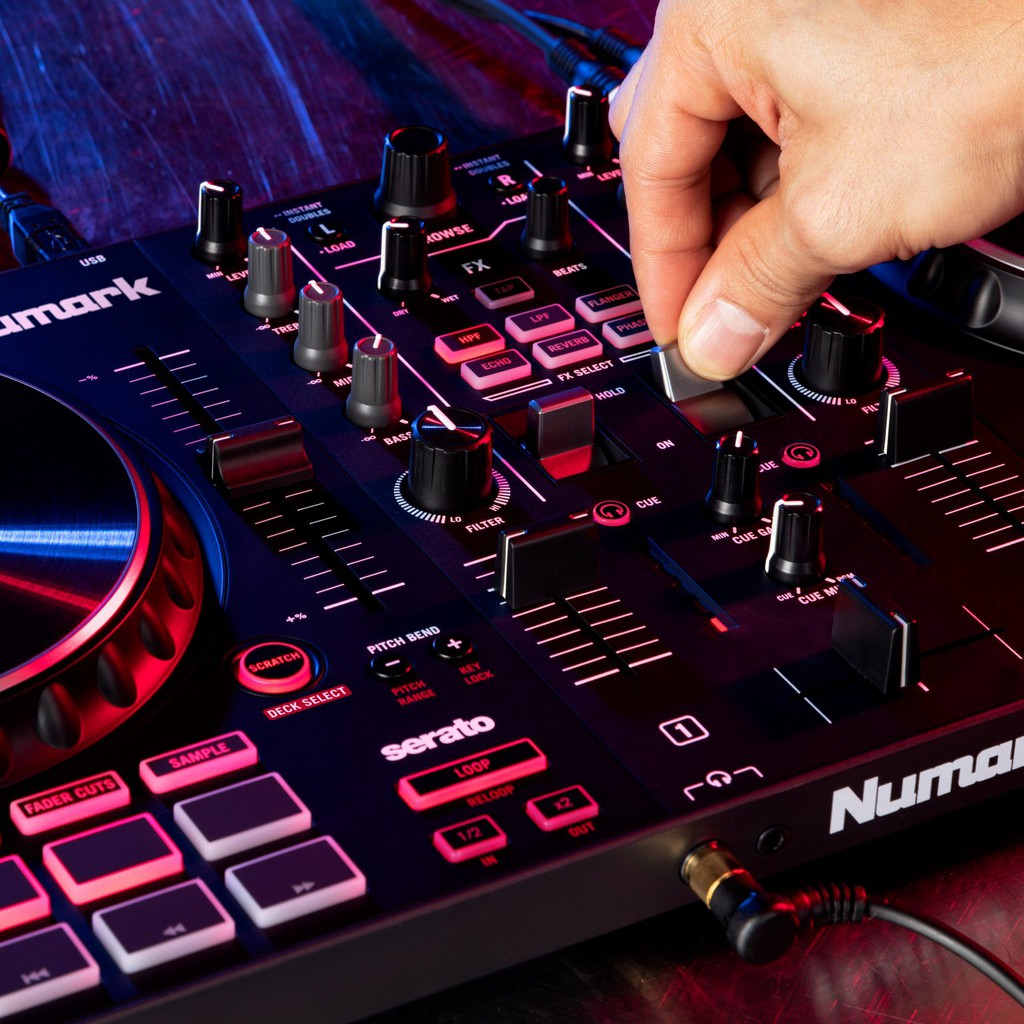 Numark Mixtrack Platinum FX - Bàn DJ 4 Deck Tích Hợp Màn Hình Mâm Xoay