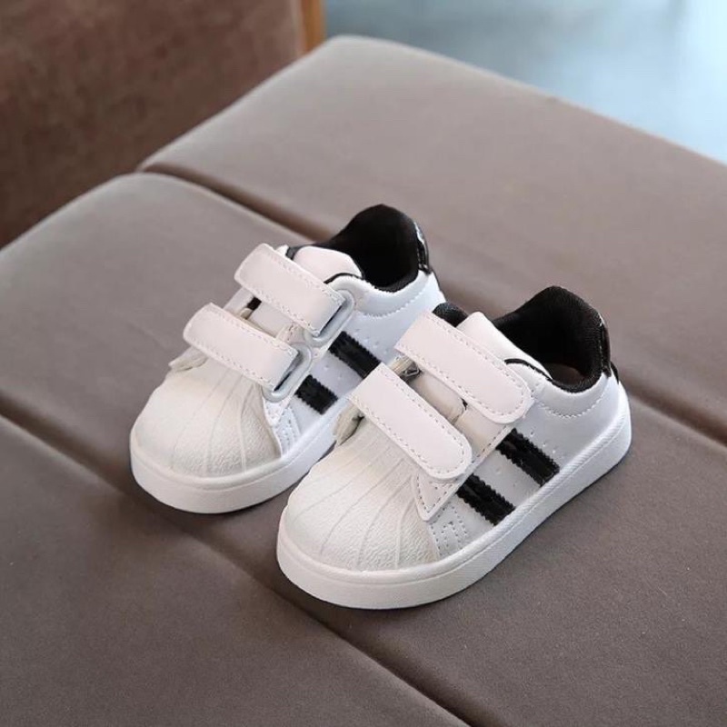 Giày thể thao sọc đen bé trai/bé gái (21-25)