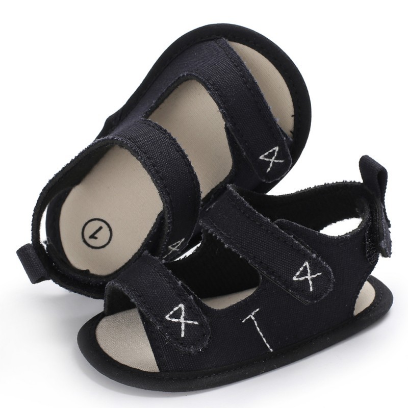 Giày canvas mềm mại dùng cho trẻ nhỏ