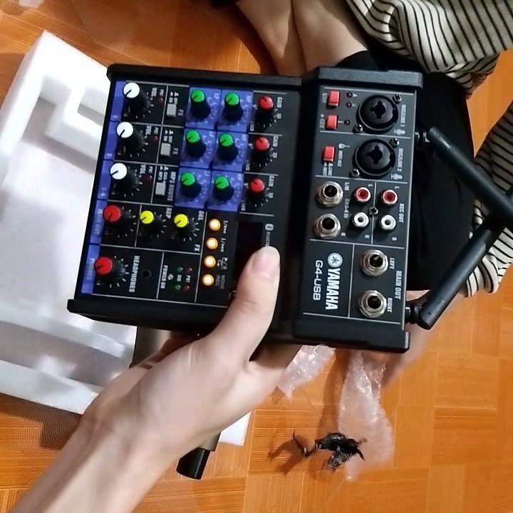 Bộ Mixer Yamaha G4 USB - Bộ trộn âm thanh Mixer Chuyên Karaoke, Livestream, Thu Âm Cao Cấp - Tặng Kèm 2 Micro Không Dây