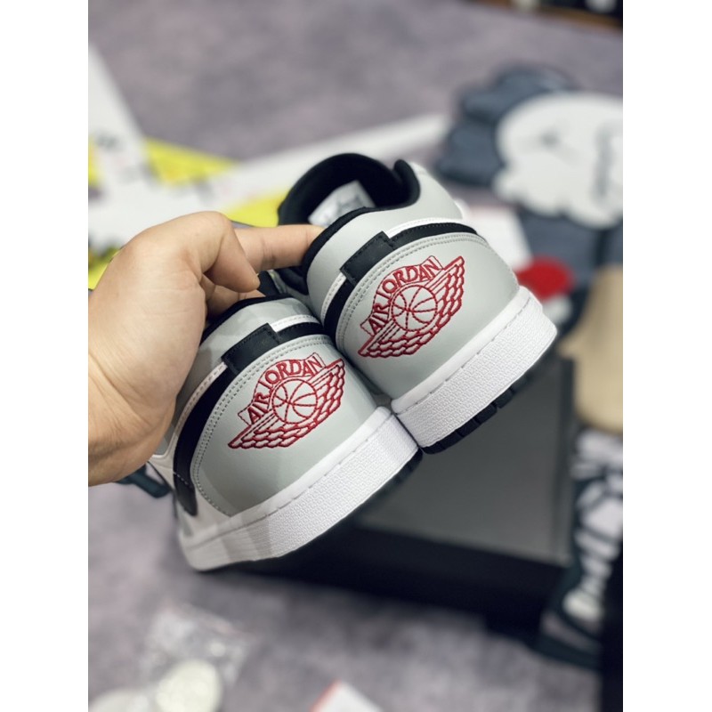 [AGsneaker] Giày thể thao cổ thấp chân bè fit lên 1 size màu xám trắng đen... | BigBuy360 - bigbuy360.vn