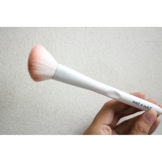 Cọ xéo Wet n Wild ( Tạo khối/ Đánh má hồng)