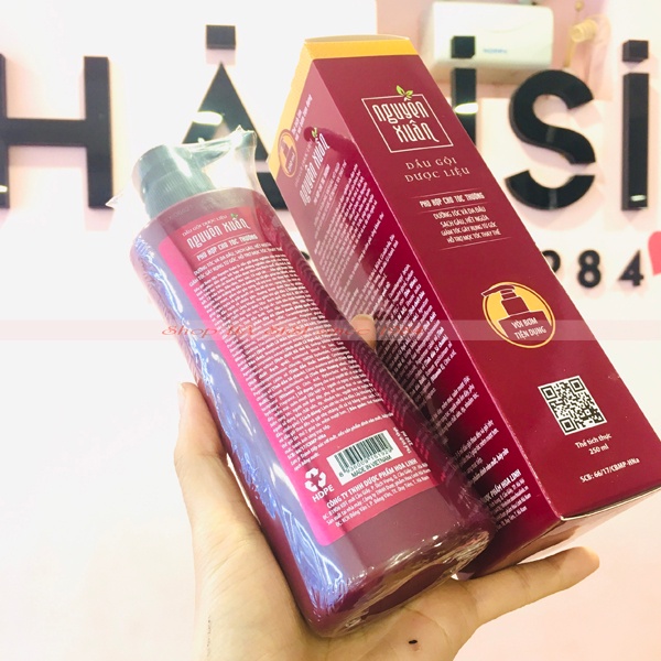 Dầu Gội Dược Liệu Dành Cho Tóc Thường NGUYÊN XUÂN  250ml