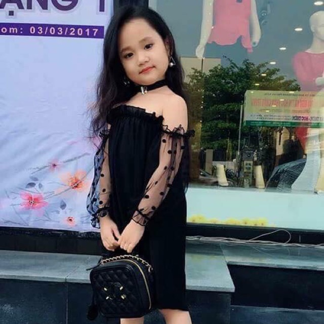 Váy tay ren chấm bi