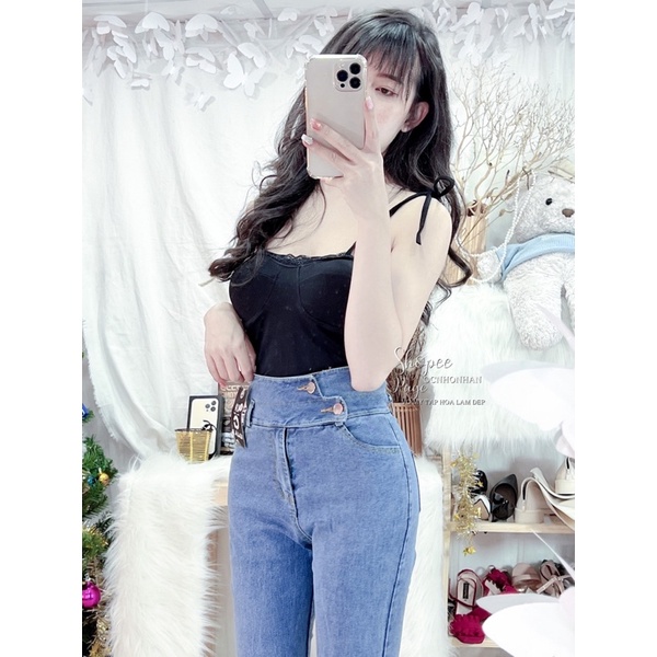 Set quần jean ôm phối áo dây viền ren