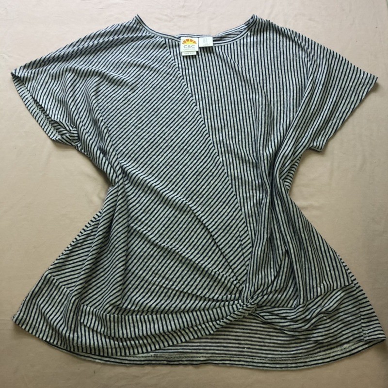 Áo Thun Nữ C&C California Linen Trắng Sọc Navy Cổ Tròn Tay Ngắn Vai Liền Xoắn Eo