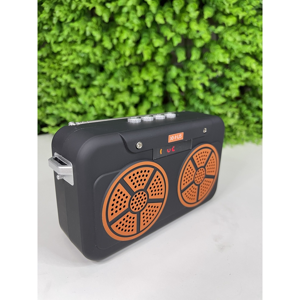 Loa Bluetooth PORTABLE Xm- U5 Có Móc Cầm Tay, Âm Thanh Hay, Thiết Kế Mẫu Sản Phẩm Cực Đẹp Mắt, Sạc Năng Lượng Mặt trời.
