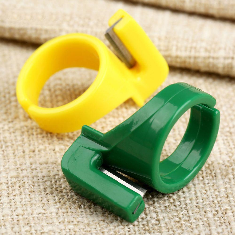 LAY 3 Dụng Cụ Xỏ Chỉ Bằng Nhựa