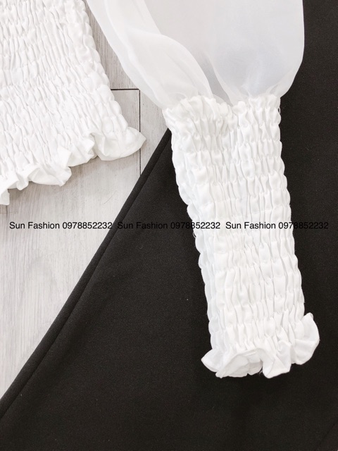 Áo trắng bo thun tay phồng phối kiếng ôm body màu trắng Sun Fahshiob