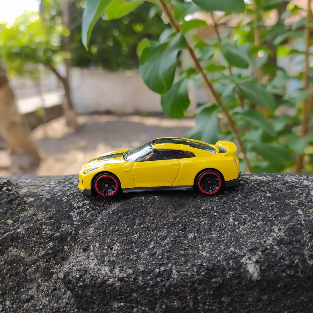 HOT WHEELS 1 bánh xe nóng 17 Nissan GT-R (R35) màu vàng