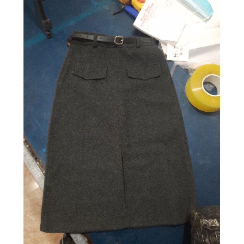 chân váy dạ xù xẻ trước | BigBuy360 - bigbuy360.vn