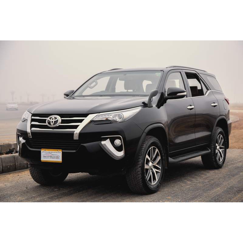 Logo chụp mâm, ốp lazang bánh xe ô tô Toyota Fortuner 2017-2020 Mã TY-503 - Chất liệu: Nhựa ABS + Hợp kim nhôm