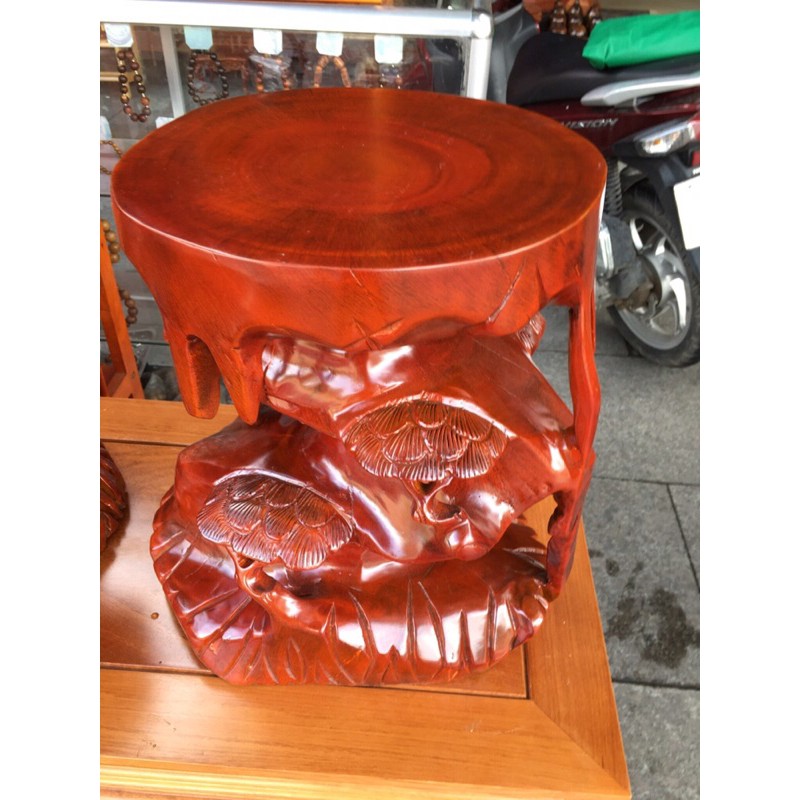 Đôn gốc cây, chạm nhánh tùng, gỗ xà cừ, mặt đôn 30cm x cao 40cm, thích hợp kê tượng hoặc cây cảnh
