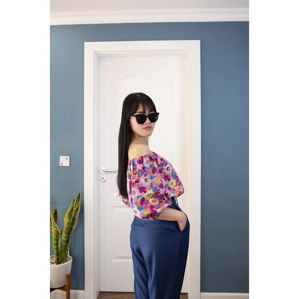 Áo kiểu nữ bánh bèo trễ vai hoa nhí đỏ babydoll, Áo kiểu trễ vai bèo ngực họa tiết hoa daisy cực xinh | BigBuy360 - bigbuy360.vn