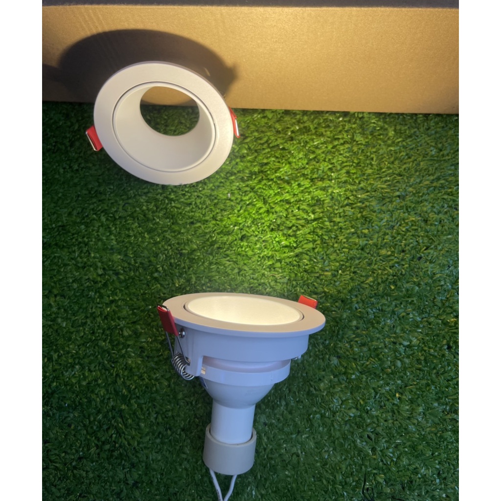 Chóa đèn dowlight sử dụng tất cả các loại bóng MR16, GU10, GX5.3, dễ dàng lắp đặt và thay thế bóng led.
