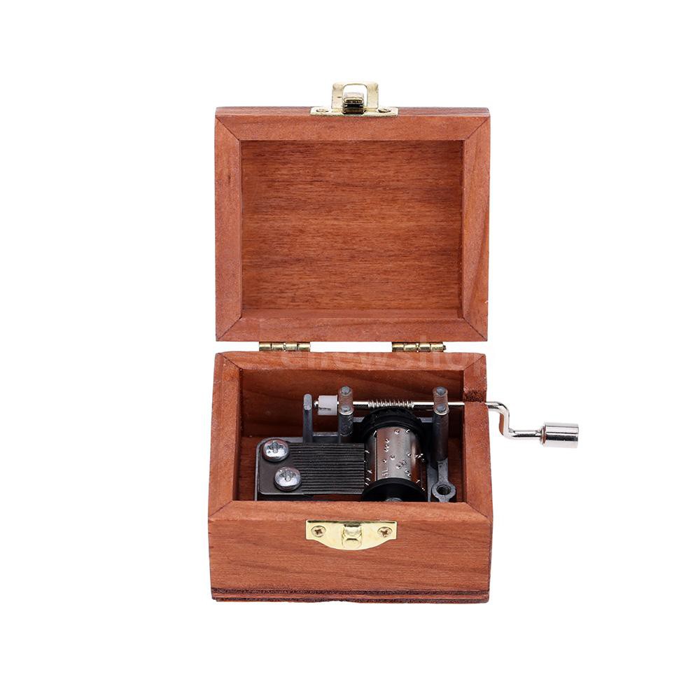 Hộp nhạc bằng gỗ phong cách cổ điển dùng để trang trí nội thất độc đáo | BigBuy360 - bigbuy360.vn