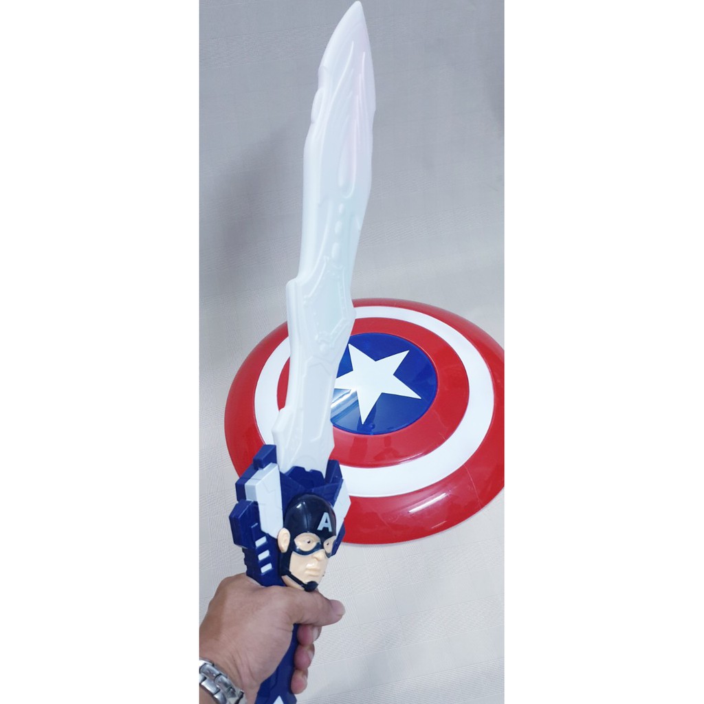 Bộ đôi khiên và gươm đội trưởng Mỹ - Captain America - biệt đội siêu anh hùng Avengers .