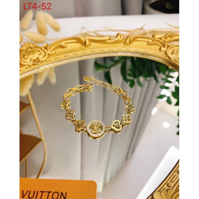 Lắc tay LV titan