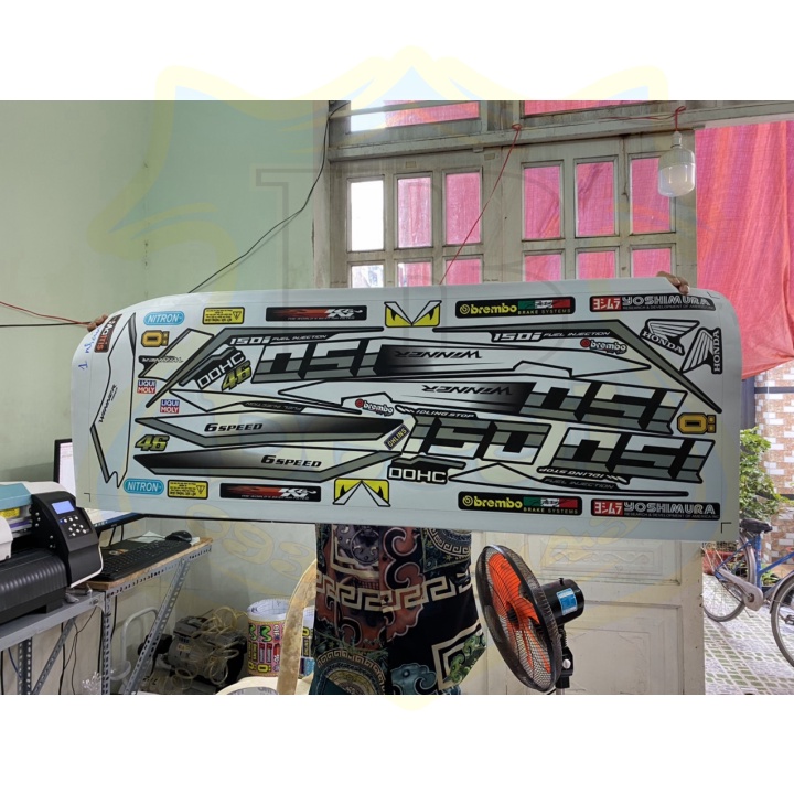 ( Quí khách vui lòng mang ra tiệm cho thợ dán ) Tem xe winner v1 đen nhám