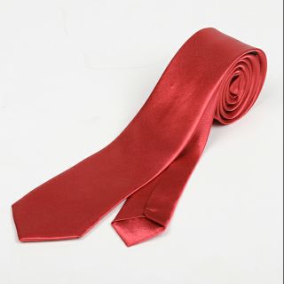 Caravat màu đỏ ấn tượng nam